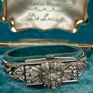 Vintage Bulova 17 Jewel Ornate Bracelet Watch / De Luxe